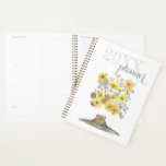 Happy Groundhog 2025 Planer<br><div class="desc">Mit unserem wunderschönen 2025-Planer, dem perfekten Begleiter, um Sie das ganze Jahr über behalten! Mit seinem hübschen, illustrierten Cover mit einem lieblichen, von seinem gemütlichen Loch auftauchenden Erdhügel, umgeben von lebendigen, gelben Butterkappen, ist dieser Planer voller Wärme und Freude. Passen Sie das Jahr auf dem Cover an und dieser Planer...</div>