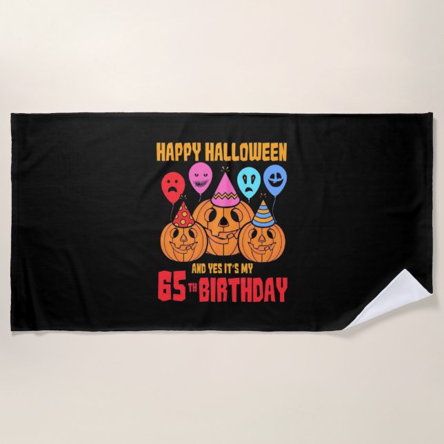 Happy Halloween 65. Geburtstag Strandtuch (Vorderseite)