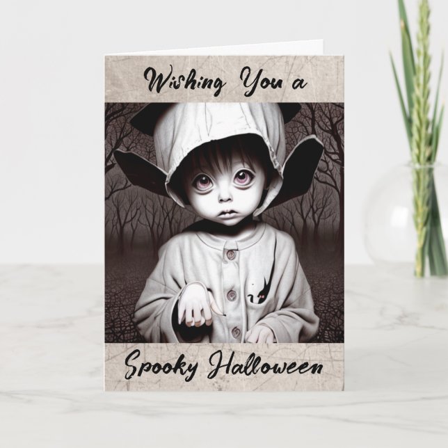 Happy Halloween | Creepisches Kind in seltsamer Ko Karte (Vorderseite)