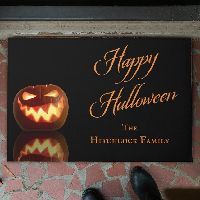 Happy Halloween Jack O'Lantern Name Template Fußmatte (Welcome guest to your home with this festive Happy Halloween doormat with a smiling Jack O'Lantern.)