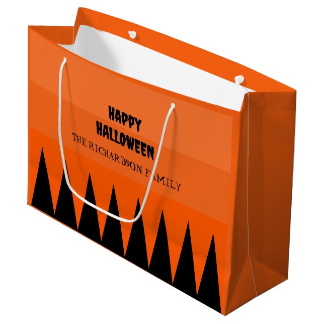 Happy Halloween Orange Black Personalisiert Große Geschenktüte (Vorderseite Schrägansicht)