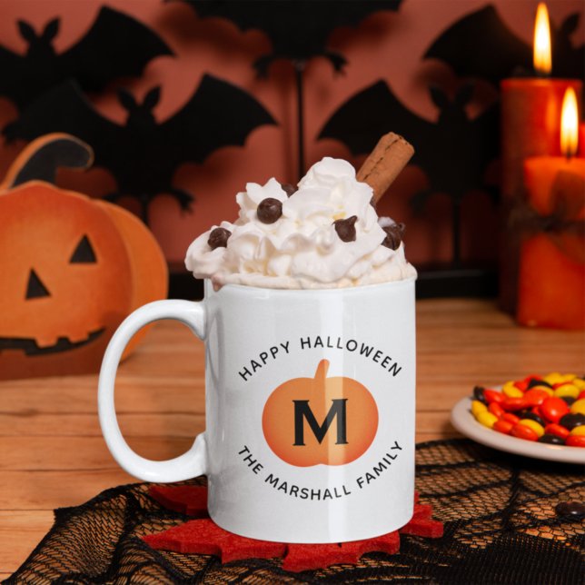 Happy Halloween Orange Pumpkin Custom Initial Kaffeetasse (Von Creator hochgeladen)
