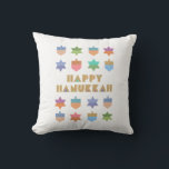 Happy Hanukka Dreidels und Sterne Kissen<br><div class="desc">Ein unterhaltsames und festliches Hanukkah-Design mit farbenfrohen dreiköpfigen Sternen. Ein modernes,  nicht traditionelles Design und Muster mit stilisierten dreiblättern und Star of David geometrische Formen.</div>