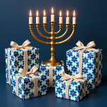 Happy Hanukkah 1a Wrapping Paper Geschenkpapier<br><div class="desc">Ein großartiges Muster,  um Ihre Geschenke in der Hanukka zu verpacken. White Star of David auf himmelblauen Hintergrund.</div>