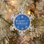 Happy Hanukkah Blau & Weiß individuelle Name bevor Schneeflocken Zinn-Ornament<br><div class="desc">Happy Hanukkah,  individuelles Familienname Geschenk für Urlaub Snowflake Pewter Weihnachtsschmuck. Happy Hanukkah,  Happy Chanukah,  Hanukkah Sameach!,  Chag Sameach!,  Chag Urim Sameach! Blau und Weiß</div>