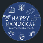 Happy Hanukkah Blauer individuelle Name Gunst Runder Aufkleber<br><div class="desc">Happy Hanukkah,  passen Sie das Familiennamensgeschenk für Aufkleber Happy Hanukkah,  Happy Chanukah,  Hanukkah Sameach!,  Chag Sameach!,  Chag Urim Sameach! Blau und weiß</div>