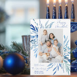 Happy Hanukkah Blue Botanical Family Foto Magnet<br><div class="desc">Schöne,  blaue Aquarellfarben botanische Blätter entstehen aus Ihrem vertikalen jüdischen Familienfoto für eine Happy Hanukkah. Personalisieren Sie diese elegante Chanukah Foto Magnetkarte.</div>
