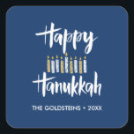 Happy Hanukkah Candles blau gelben Sonderurlaub Quadratischer Aufkleber<br><div class="desc">Siegel Sie Hanukkah Mailing oder Ihr Geschenk für den Urlaub mit diesen lustigen Aufklebern mit "Happy Hanukkah" in modernen gebürsteten Typografie und eine Dekoration von Kerzen in gelb und blau. Fügen Sie mithilfe der Vorlage Ihren Namen oder Ihre Nachricht hinzu</div>
