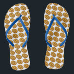 Happy Hanukkah Chanukah Challah Brot Loaf Flip Flops<br><div class="desc">Mit einer originellen,  urbanen Illustration eines Laib von herausforderndem Brot. Perfekt für Hanukkah! Diese Chanukah Illustration ist auch auf anderen Produkten verfügbar. Sehen Sie nicht,  wonach Sie suchen? Brauchen Sie Hilfe bei der Anpassung? Kontaktieren Sie Rebecca,  um etwas für Sie entworfen zu haben.</div>