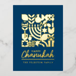 Happy Hanukkah Chanukah Gold Foil Jüdischer Gruß Folien Feiertagspostkarte<br><div class="desc">Happy Hanukkah / Chanukah Modern Geometric Holiday Grüße in Real Gold Foil auf Navy. Menorah, Dreidel, Donuts, Stars & Olivenöl... Sie sind alle hier. Jewish Hanukkah Symbols Space, um Ihren personalisierten Text auf der Vorderseite und umgekehrt hinzuzufügen. Alles Gute wünscht Hanukkah. Dieses hochklassige, schöne, aussehen, ist eine großartige Möglichkeit, Freunde,...</div>