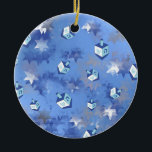 Happy Hanukkah Falling Stars und Dreidels Keramik Ornament<br><div class="desc">Sie sehen die Lee Hiller Design Collection. Bekleidung,  Geschenke & Sammlerstücke Lee Hiller Fotografie oder Digital Art Collection. Sie können ihre Naturfotografie unter http://HikeOurPlanet.com/ ansehen und ihrem Wanderblog im Hot Springs Nationalpark folgen.</div>