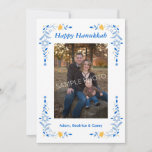 Happy Hanukkah Flat Foto Ferienkarte Feiertagskarte<br><div class="desc">Happy Hanukkah Flat Foto Holiday Card. Foto-Grußkarte für den Urlaub im Flachland. Das abgebildete Bild dient nur zur Veranschaulichung,  um durch Ihr eigenes Foto ersetzt zu werden. Auf der Kartenrückseite ist zusätzlicher Text enthalten,  der mit einer benutzerdefinierten Nachricht leicht personalisiert werden kann.</div>