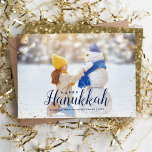 Happy Hanukkah | Glitz Imitats Glitzer Foto Overla Feiertagskarte<br><div class="desc">Günstige, individuell bedruckte Urlaubskarten mit einfachen Vorlagen für die Anpassung. Dieses schicke, moderne Design hat ein Imitat Glitzer Konfetti-Rand und stilvolle Kalligraphie-Text. In der Formulierung steht "Happy Hanukkah". Personalisieren Sie es mit Ihren Fotos und fügen Sie Ihren Familiennamen und das Jahr hinzu. Die Rückseite hat ein Imitat goldener Glitzer Hintergrund...</div>