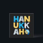 Happy Hanukkah Grußkarte<br><div class="desc">Unsere Hanukkah Holiday Grußkarte mit einem farbenprächtigen Dreieck ist eine moderne,  lustige Art,  Freunden,  Familie & Klienten einen glücklichen Chanukah WIth Platz für Ihren persönlichen Gruß auf der Rückseite zu wünschen. Anfragen: Nachricht oder E-Mail bestdressedbread@gmail.com Glücklich Hanukkah!</div>