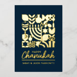 Happy Hanukkah Jewish Greeting Foil Holiday Card Folien Feiertagskarte<br><div class="desc">Happy Hanukkah / Chanukah Modern Geometric Holiday Grüße in Real Gold Foil auf Dark Navy. Menorah, Dreidel, Donuts, Stars & Olivenöl... Sie sind alle hier. Jewish Hanukkah Symbols Space, um Ihren personalisierten Text auf der Vorderseite und umgekehrt hinzuzufügen. Alles Gute wünscht Hanukkah. Dieses hochklassige, schöne, aussehen, ist eine großartige Möglichkeit,...</div>