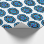 Happy Hanukkah mit menorah Wrapping Paper Geschenkpapier<br><div class="desc">Ein großartiges Muster,  um Ihre Geschenke in der Hanukka zu verpacken. Blue menorah mit Star of David auf weißem Hintergrund, </div>