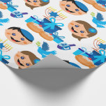Happy Hanukkah Muster Wrapping Paper Geschenkpapier<br><div class="desc">Ein großartiges Muster, um Ihre Geschenke in der Hanukka zu verpacken. Glückliche Kinder mit Geschenken, Donuts, Tauben auf weißem Hintergrund</div>