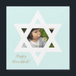 Happy Hanukkah Niedliches Kind Foto Magnetkarte<br><div class="desc">Eleganter hellblauer Hintergrund. Personalisieren Sie es mit einem beliebten Foto,  und passen Sie es mit einer persönlichen Nachricht und Signoff an.</div>