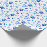 Happy Hanukkah Party Schöne blaue Dekoration Geschenkpapier<br><div class="desc">Happy Hanukkah Party Schöne blaue Dekoration, jüdischer Urlaub, Wrapping Paper. Jüdischer Holiday Hanukkah Hintergrund mit traditionellen Chanukah-Symbole - Holzdreigel (Kreisel), Donuts, Gold Menorah, Kerzen, Stern von David und leuchtend blauen Lichter Wallpaper Muster. Hanukkah Festival Event Dekoration. Jerusalem, Israel. Party- und Handwerksartikel > Geschenkartikel > Umschlagpapier. Entwerfen mit Textvorlage. Personalisieren Sie...</div>