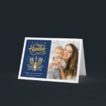 Happy Hanukkah Peace Liebe Latkes Lights Foto Feiertagskarte<br><div class="desc">Senden Sie Ihre Wünsche mit dieser Holiday Foto-Karte,  die ein Atemberaubendes Happy Hanukkah Script und Symbol enthält,  um Ihre Grußbotschaft zu markieren.</div>