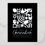 Happy Hanukkah Silver Foil Jüdischer Gruß Folien Feiertagspostkarte<br><div class="desc">Happy Hanukkah / Chanukah Modern Geometric Holiday Grüße in Real Silver Foil on Black. Menorah, Dreidel, Donuts, Stars & Olivenöl... Sie sind alle hier. Jewish Hanukkah Symbols Space, um Ihren personalisierten Text auf der Vorderseite und umgekehrt hinzuzufügen. Alles Gute wünscht Hanukkah. Dieses hochklassige, schöne, aussehen, ist eine großartige Möglichkeit, Freunde,...</div>