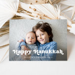 Happy Hanukkah | Simple Boho Foto Overlay Feiertagskarte<br><div class="desc">Diese schlichte und stilvolle Fotokarte verfügt über ein weißes weißes weißes Texteüberlagerungsstück mit dem Titel "Happy Hanukkah" und Platz für Ihr persönliches Foto. Die Rückseite der Karte ist blau.</div>