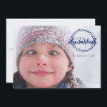 Happy Hanukkah Snow Bubbles Holiday Foto Card Feiertagskarte<br><div class="desc">Die stilvolle und niedliche Happy Hanukkah Snow Bubbles Holiday Foto Card ist perfekt für alle Ihre Freunde und Familie in dieser Feriensaison. Passen Sie den Text mit Ihrem Familiennamen und dem Jahr an und tauschen Sie das Bild gegen ein Foto Ihrer Kinder,  Haustiere oder der ganzen Familie aus.</div>