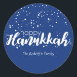 Happy Hanukkah Snow Bubbles Sticker-Geschenk-Tag Runder Aufkleber<br><div class="desc">Niedliche und stilvolle Happy Hanukkah Snow Bubbles Sticker Tag ist perfekt für Ihren Urlaub Geschenk Bedürfnisse. Es gibt andere Produkte,  die wir haben,  die zu diesem Design passen.</div>