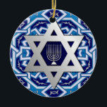 Happy Hanukkah. Star von David Custom Year Keramikornament<br><div class="desc">Happy Hanukkah. Silver Foil Star von David und Menorah Design Hanukkah Geschenkschmuck mit individuellem Jahr. Matching Karten und Geschenke verfügbar in der jüdischen Ferien / Hanukkah Kategorie unseres Stores.</div>