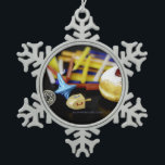 Happy Hanukkah Star von David menorah Dreidel Slip Schneeflocken Zinn-Ornament<br><div class="desc">Happy Hanukkah Star von David menorah Dreidel SlipperyJoe's Celebration Candles jüdisch Hebräisch Chanukah Geschenke Dekorationen Judaismus Religion künstlerisch</div>