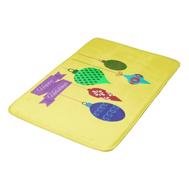 Happy Holidays and Hanging Ornaments Lila Banner Badematte (Schrägansicht)