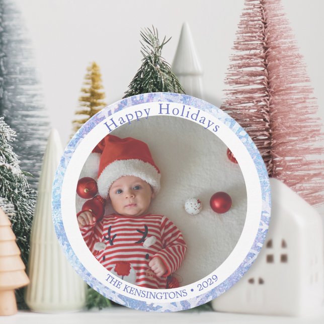 Happy Holidays Blue Round Snowflake Feiertagskarte (Round Baby’s First Christmas Photo Card)