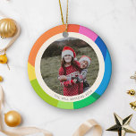 Happy Holidays Niedlich Simple Colorful 2023 Foto Keramik Ornament<br><div class="desc">Dieses niedliche Foto-Ornament zeichnet sich durch einen essbaren Gruß auf einem bunten abstrakten Formen Design in einem Regenbogen von Farbe.</div>
