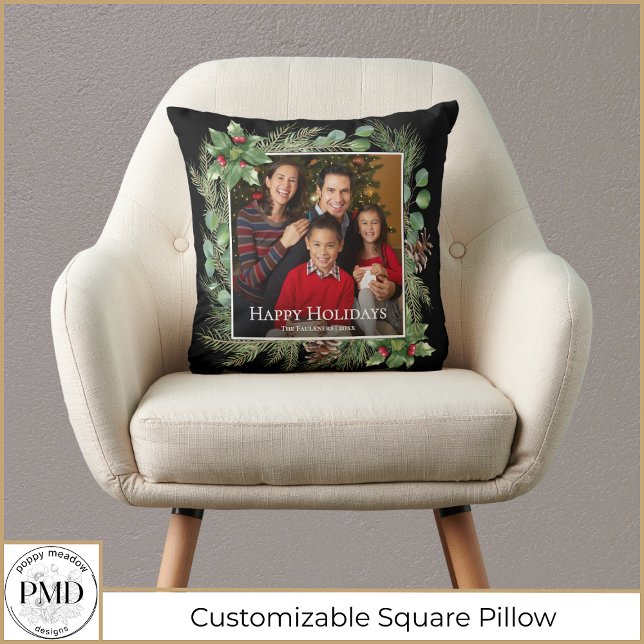 Happy Holidays Photo Wreath Greenery  Kissen (Happy Holidays Photo Wreath Botanical Greenery Throw Pillow with Name, Year, Photo.)