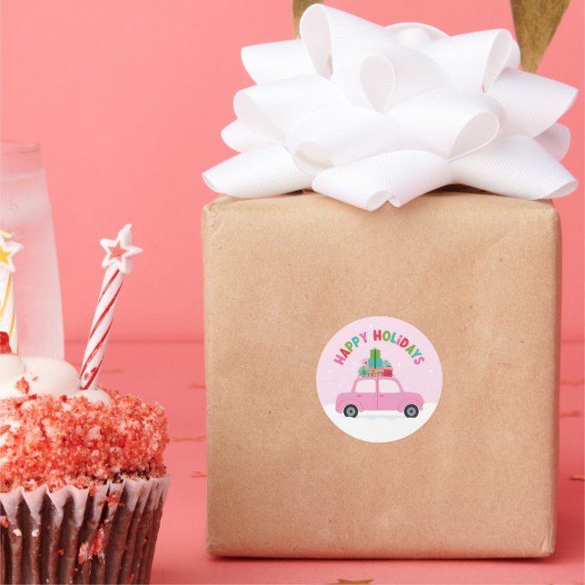 Happy Holidays Pink Car with Gifts in Pastel Pink Runder Aufkleber (Party)