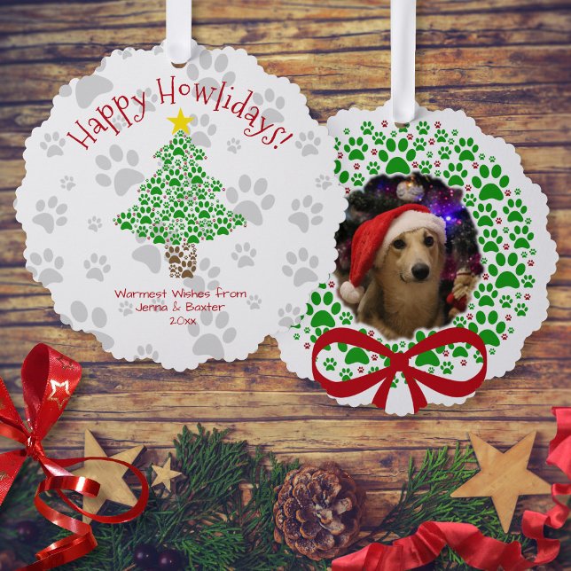 Happy Howlidays Fun Paw Prints Dog Foto Holiday Ornament Karte (In Situ with Decor)