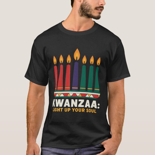 Happy Kwanzaa Candles Africa Holiday African Ameri T-Shirt (Vorderseite)