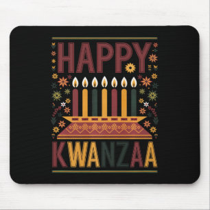 Happy Kwanzaa Celebration Kinara Kerzen und Blumen Mousepad