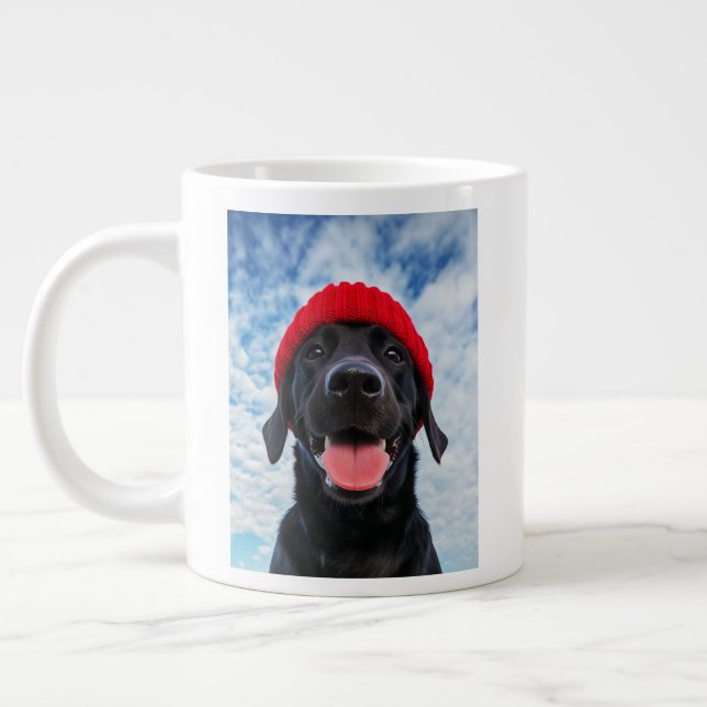 Happy Labrador in einer Roten Beanie Unter blauem  Jumbo-Tasse (Links)