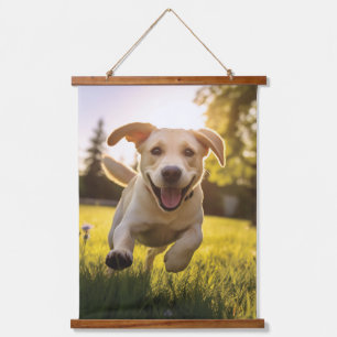 Happy Labrador Puppy Running Wandteppich Mit Holzrahmen
