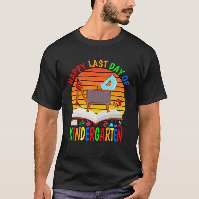 Happy Last Day Of Kindergarten 2023  Teachers Stud T-Shirt (Vorderseite)