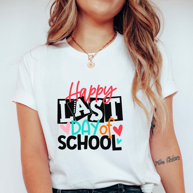 Happy Last Day of School; Fun School End Teacher T-Shirt (Von Creator hochgeladen)