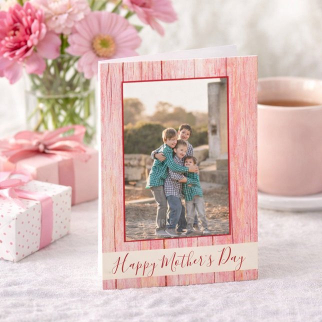 Happy Mother's Day Rustic Red Wood Foto Karte (Von Creator hochgeladen)