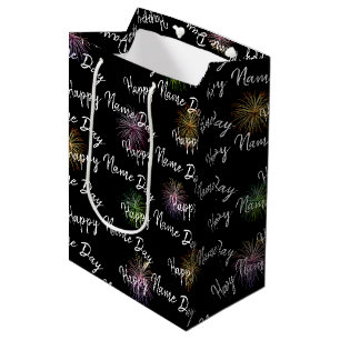 Happy Name Day Feuerwerk auf schwarz Mittlere Geschenktüte