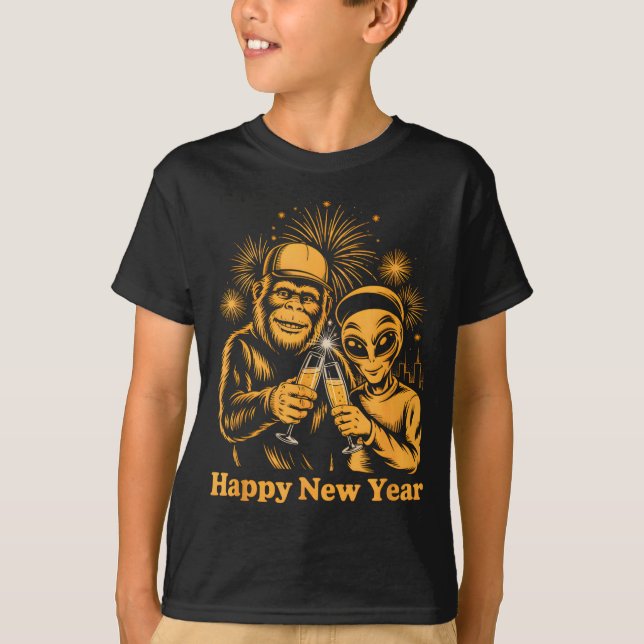 Happy New Year Bigfoot And Alien Sasquatch Firewor T-Shirt (Vorderseite)