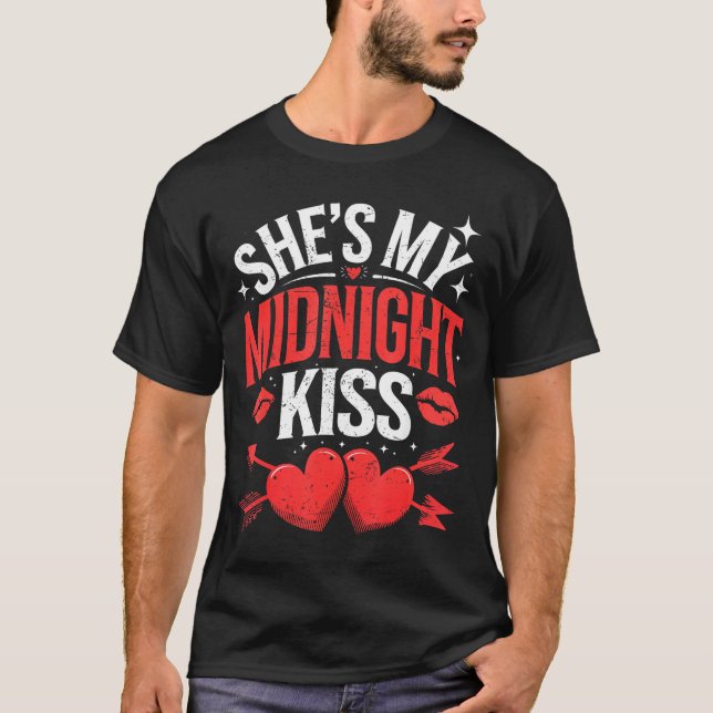 Happy New Year Couples She's My Midnight Kiss Vale T-Shirt (Vorderseite)