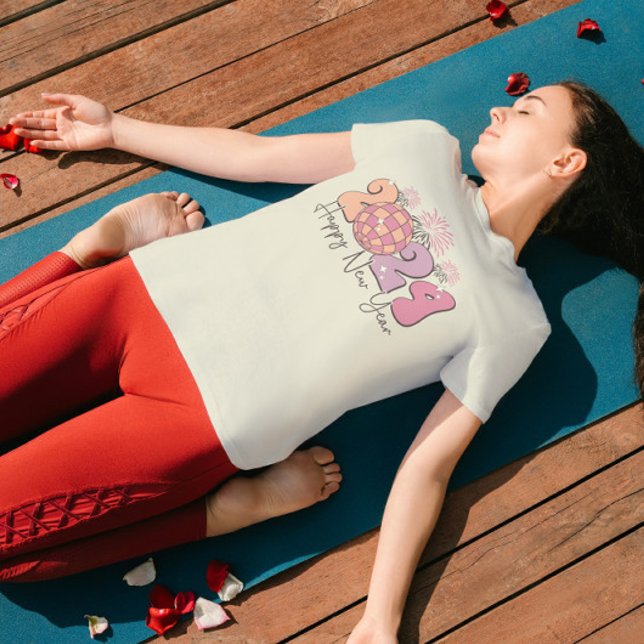 Happy New Year Groovy Retro Typografie T-Shirt (Von Creator hochgeladen)