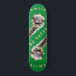Happy Ostrich - Lächeln Skateboard<br><div class="desc">Happy Ostrich - Lächeln - Wählen Sie Ihre Farbe!</div>
