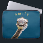 Happy Ostrich Laptopschutzhülle<br><div class="desc">Happy Ostrich - Wählen Sie Ihre Farbe</div>