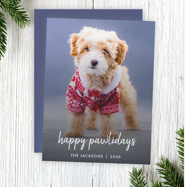 Happy Pawlidays | Hundeweihnachtszeit Modernes Nie Feiertagskarte (Celebrate your furry friend with a modern "Happy Pawlidays" photo Christmas card by Guava)